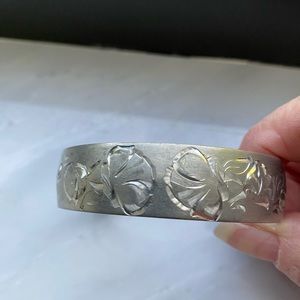 Metal adjustable bracelet with Poppy Flower etched